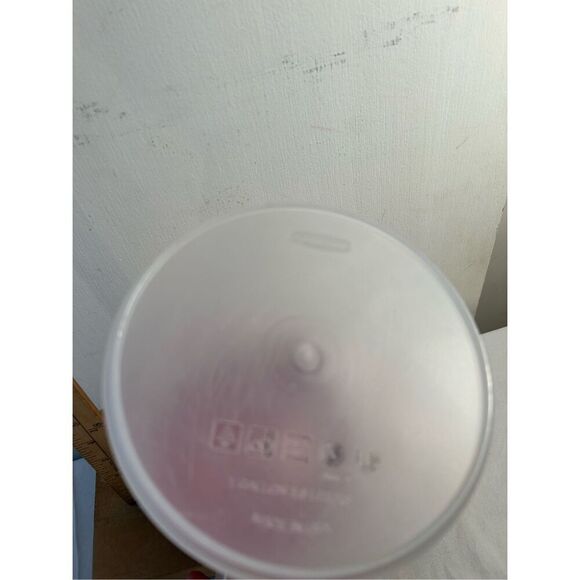 Rubbermaid 1 gal jug pitcher red lid replacement - Picture 5 of 6